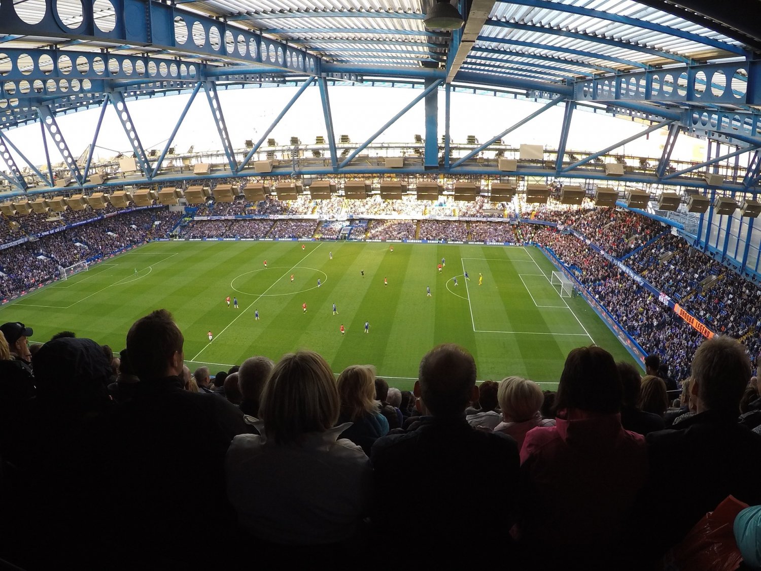 football-field-1395607_1920