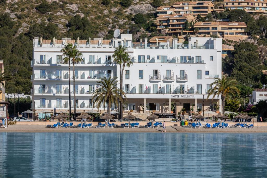 Zwembad met uitzicht op baai