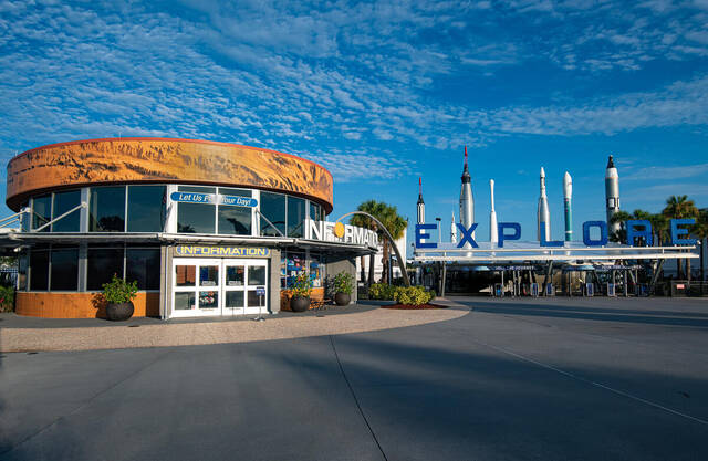 Ingang van het Kennedy Space Center met de Rocket Garden