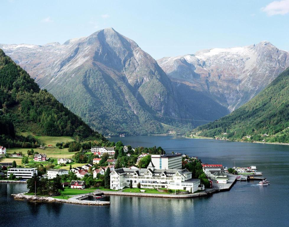 Kviknes Hotel &ndash; ligging aan de fjord