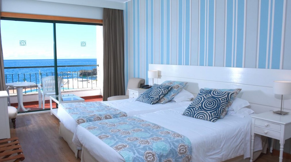 Hotel omgeven door tropische tuinen