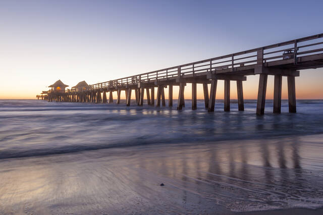 Naples Pier bij zonsondergang
