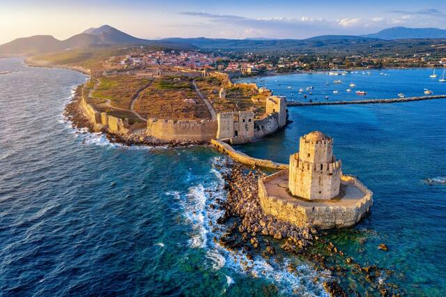 Oude stad van Nafplion met het Bourtzi