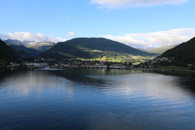 Sognefjord &ndash; uitzicht vanaf de oever