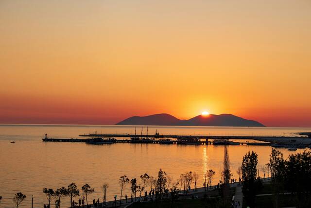 Boulevard van Vlorë met palmen