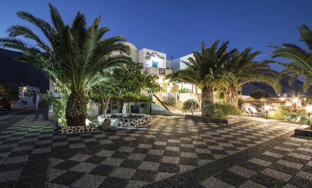 Hotel Petra Nera gebouw