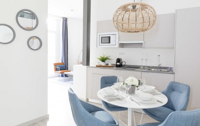 Eethoek en keuken van appartementen Soho Boutique Museo in Malaga