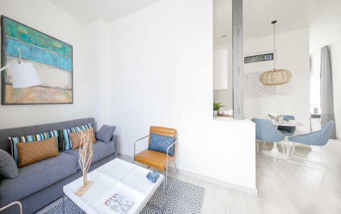 Zithoek en keuken van appartementen Soho Boutique Museo in Malaga