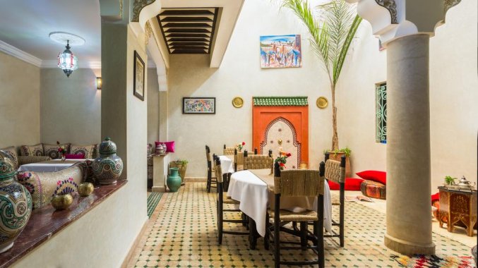 Binnenplaats met restaurant van Riad dar Benbrahim in Marrakech