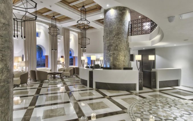Receptie van Hotel en Spa db San Antonio op Malta