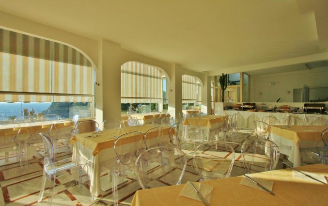 Terras van Hotel Baia Azzurra op Sicilie