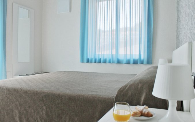 Tweepersoonskamer van Hotel Baia Azzurra op Sicilie