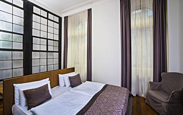 Hotel Golden Crown
