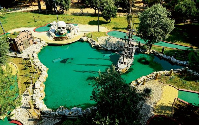 bovenaanzicht van zwembad van Villas Kornati