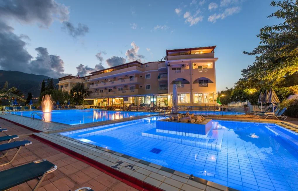 Hotel Koukounaria swimmingpool