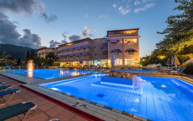 Zwembad van hotel Koukounaria in Zakynthos