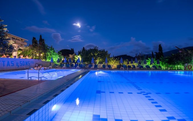 Zwembad van hotel Koukounaria in Zakynthos