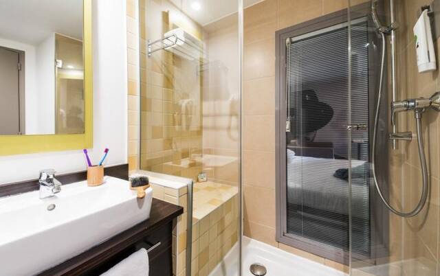 Badkamer van hotel Ibis Styles Nice Vieux Port Nice