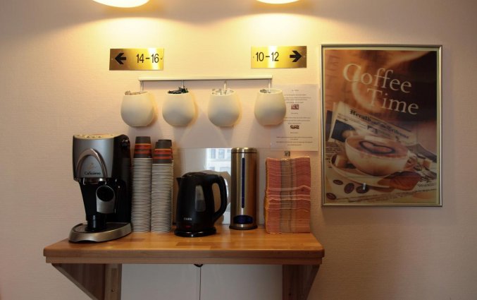 Gratis koffie en thee op de gang van Hotel Residenz in Düsseldorf