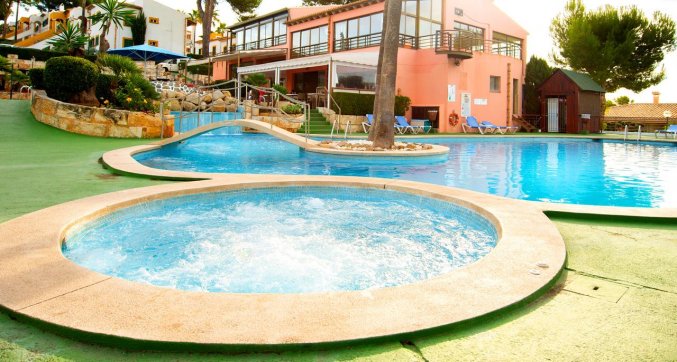 Zwembad van Aparthotel Ona Aucanada op Mallorca
