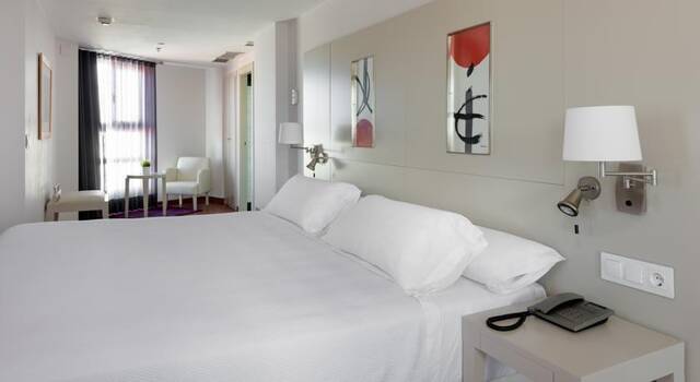Slaapkamer van hotel NH las Artes in Valencia