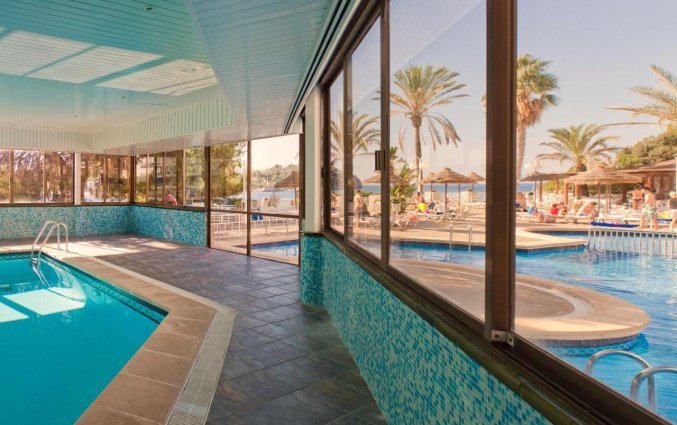 Binnenzwembad van TRH Jardin del Mar Mallorca