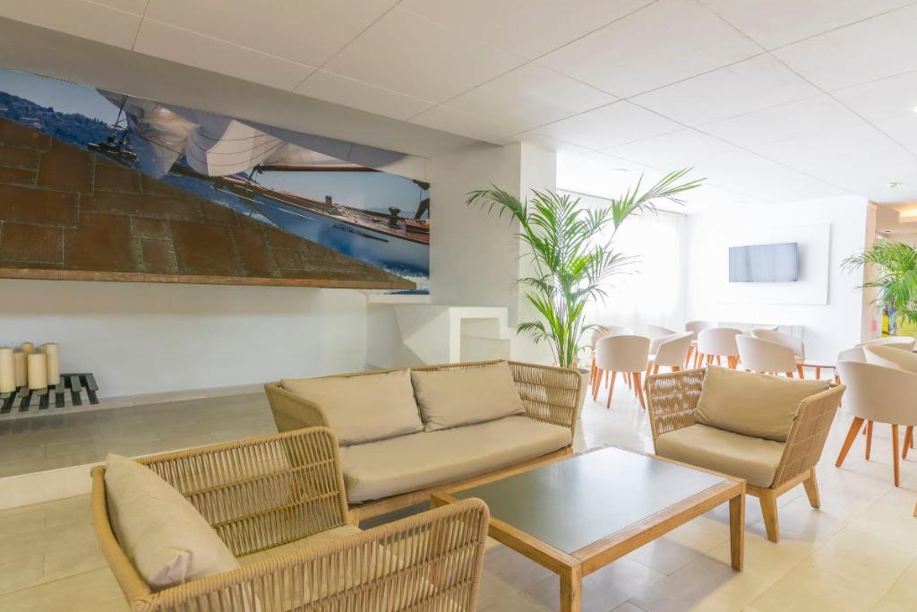 AzuLine Hotel Bergantin