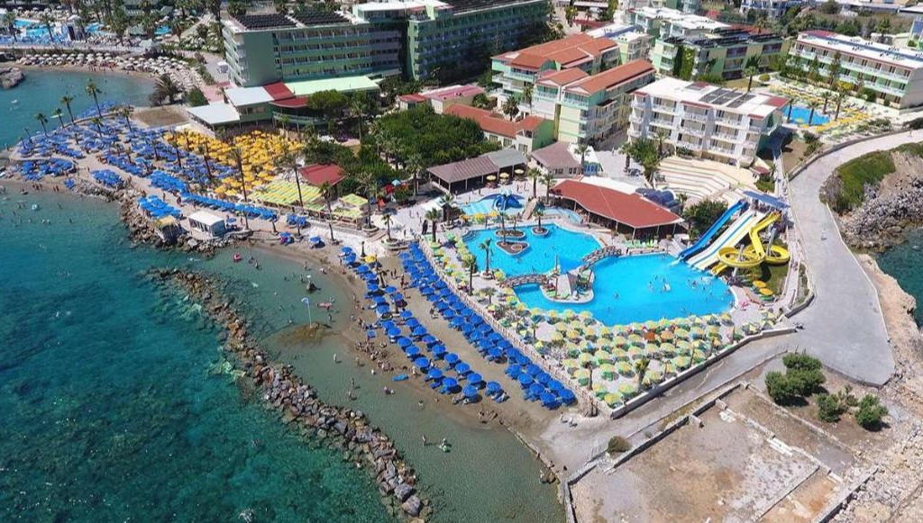Eri Beach & Village Hotel 