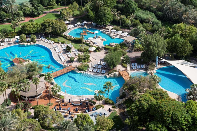 zwembad van Grand Hyatt Dubai