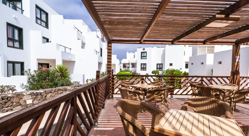 Buitenterras van Appartementen BlueBay Lanzarote