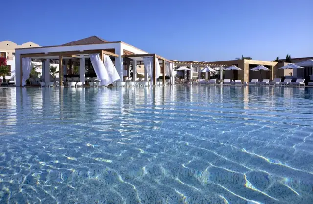 Pelagos Suites Hotel zwembad