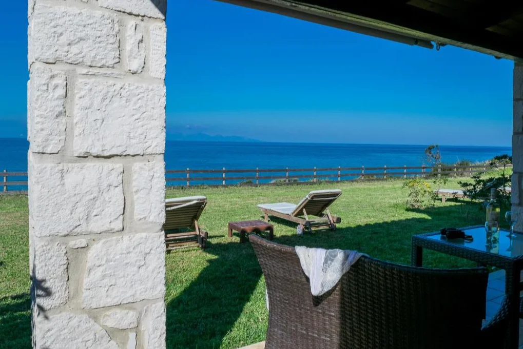 Kavos Psarou Villas uitzicht vanaf het huis
