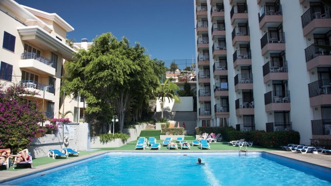 Buitenzwembad van Studio's Dorisol Buganvilia op Madeira