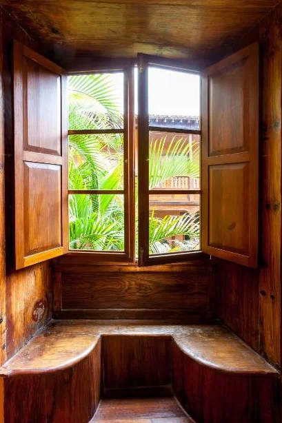 LIVVO La Quinta Roja