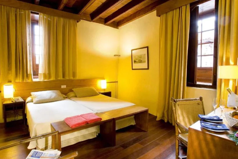 LIVVO La Quinta Roja