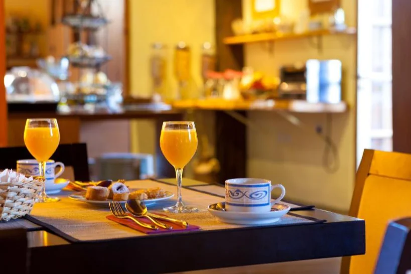 LIVVO La Quinta Roja