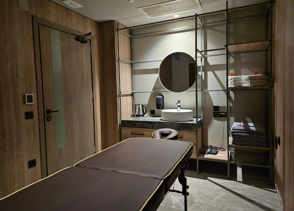Petousis Hotel and Suites massage 