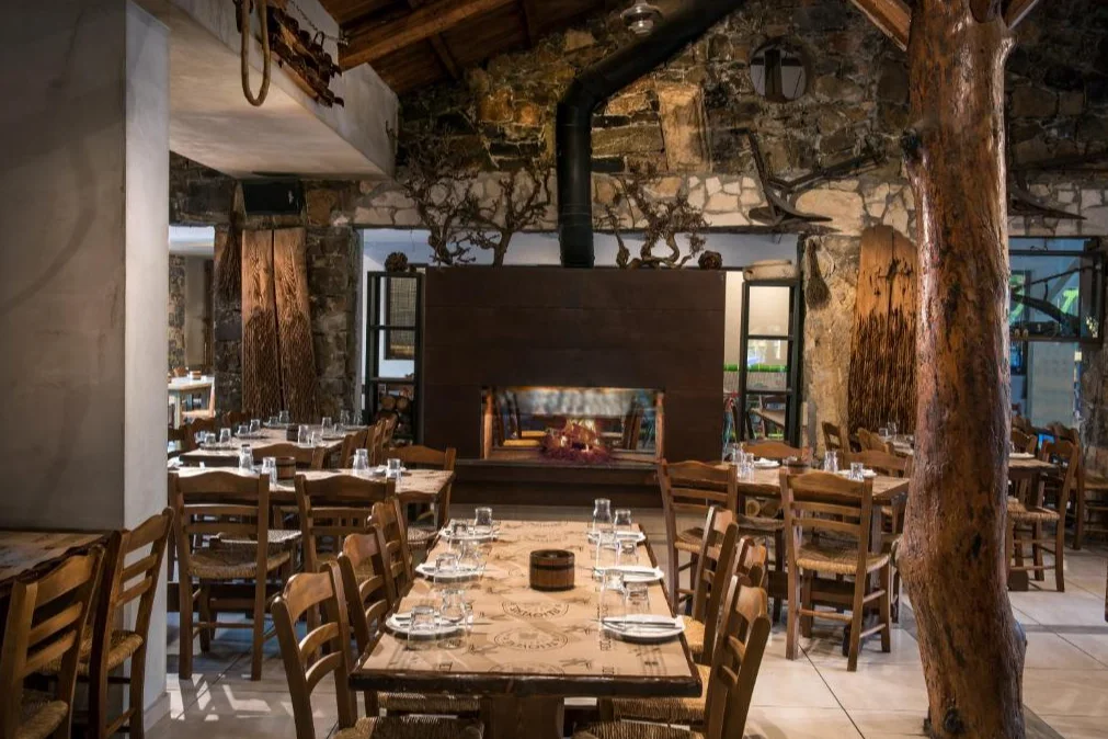 Petousis Hotel and Suites restaurant 