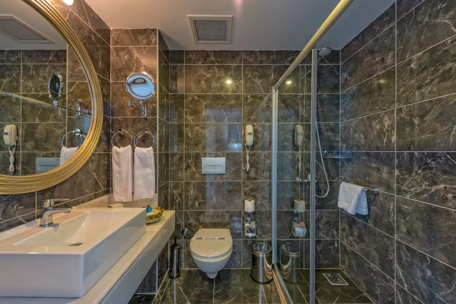 Serenis Hotel