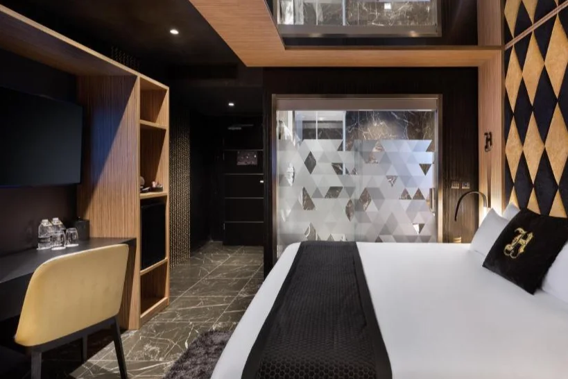 H Hotel