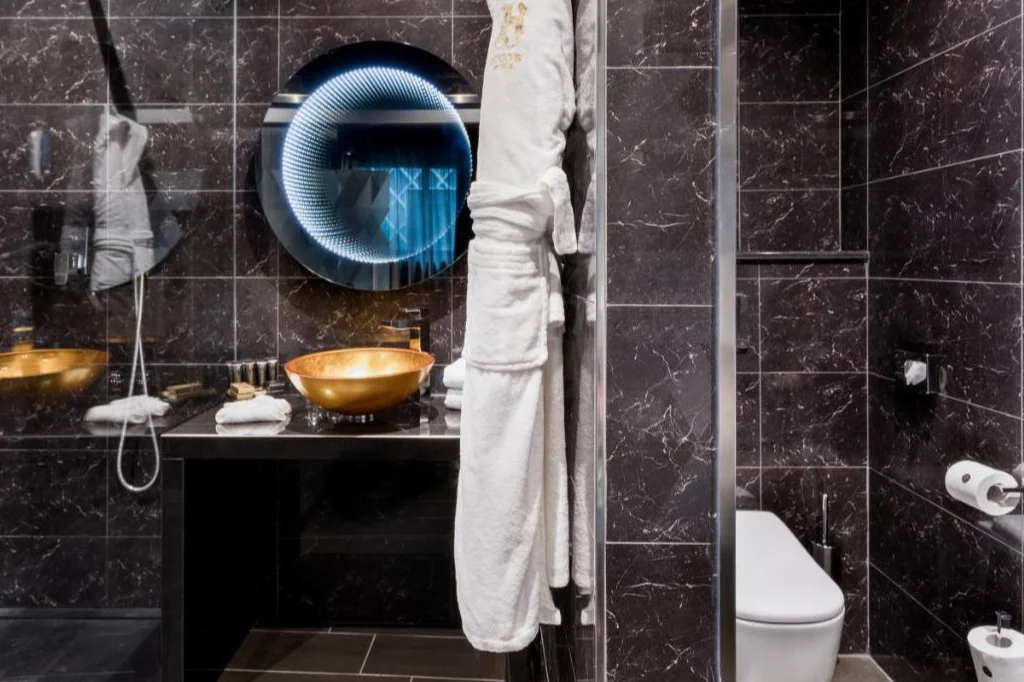 H Hotel
