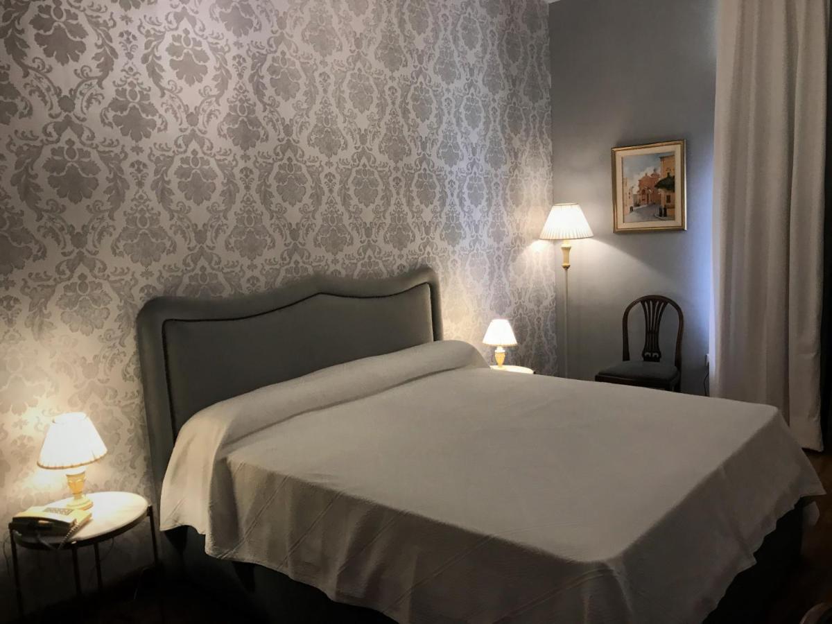 Castille Hotel