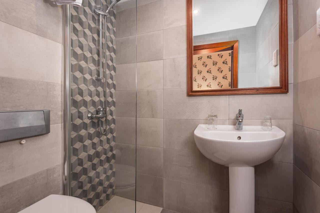 Castille Hotel