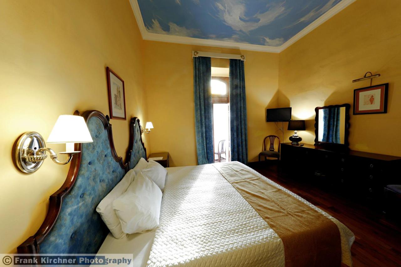 Castille Hotel