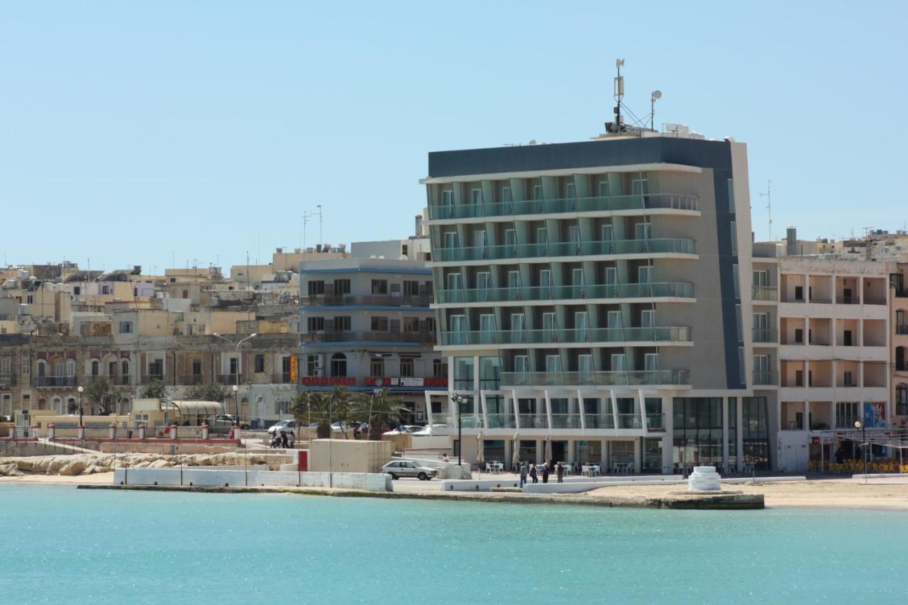 Waters Edge Hotel