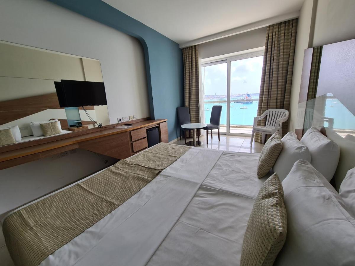 Waters Edge Hotel