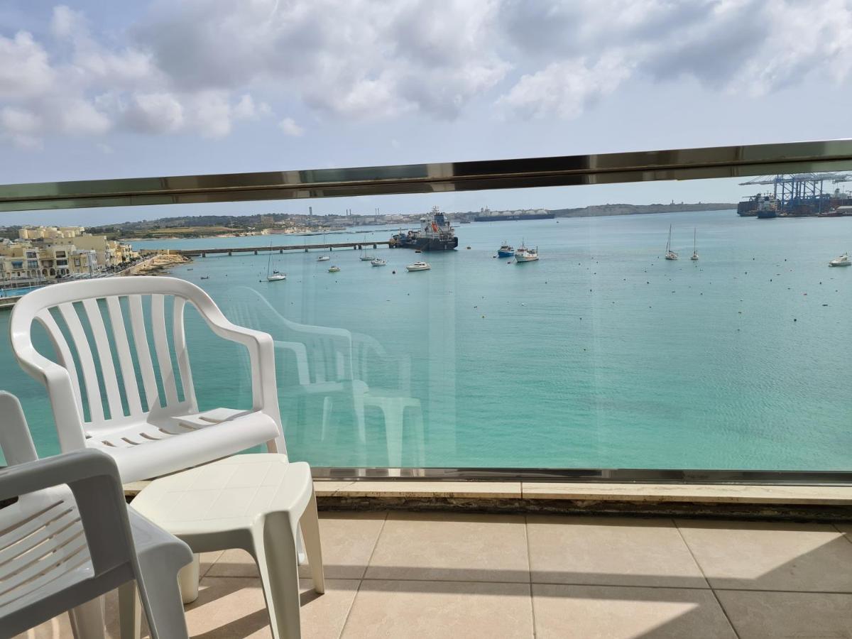 Waters Edge Hotel