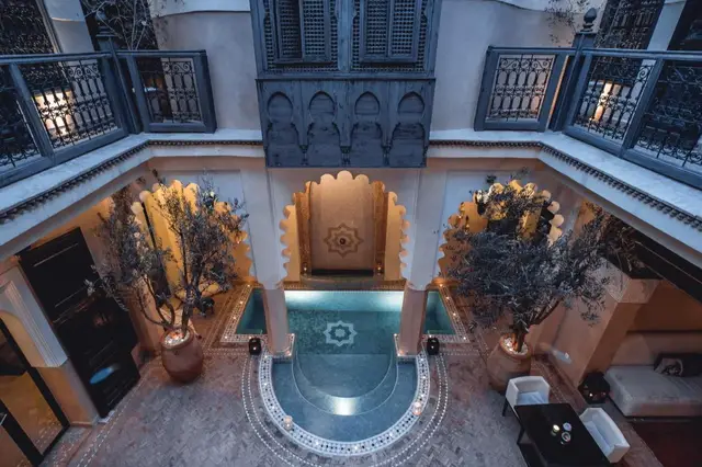 Ambre Epices Medina Riad binnenplaats met zwembad