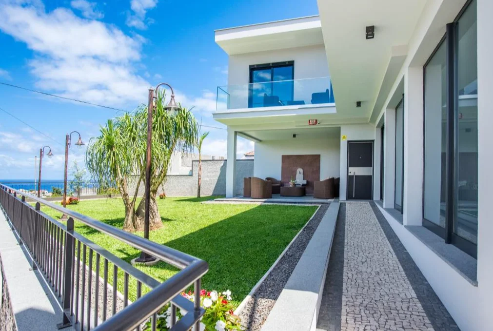 Enxurros House