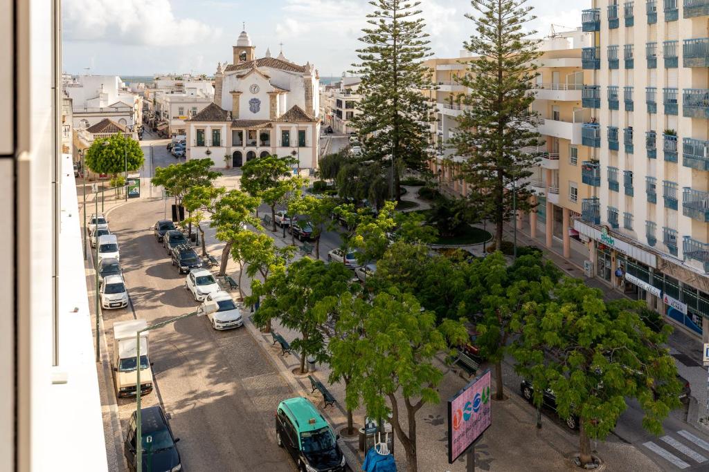 Pure Formosa Concept Hotel - straat in Olhão